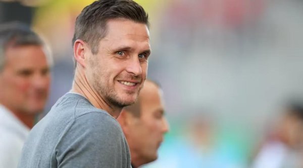 多特高层：俱乐部商讨过签下桑乔，但本转会期内的经济已用尽