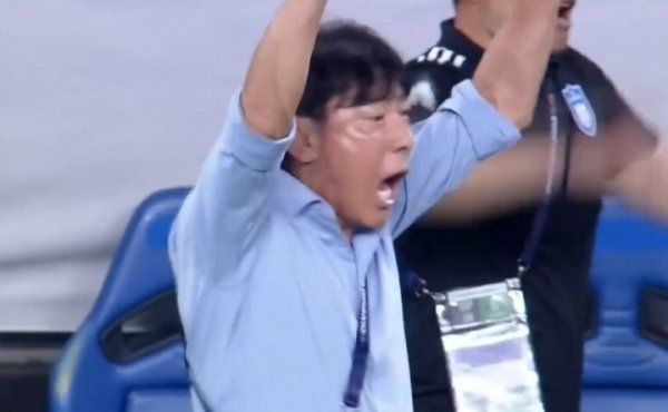 蔚山读秒绝杀蓉城，主帅申台龙振臂高呼！