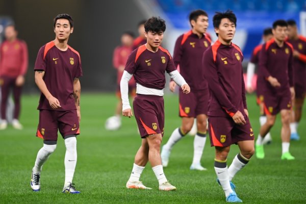 足球报：国足土帅难获男篮郭士强那样的解放度，公论压力亦然难点