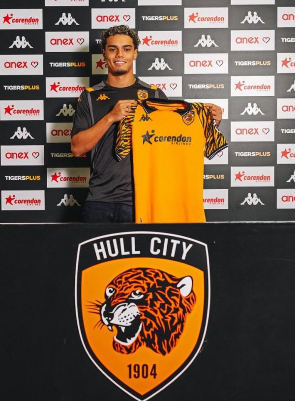 官方：小罗女儿若昂-门德斯加盟赫尔城U21梯队