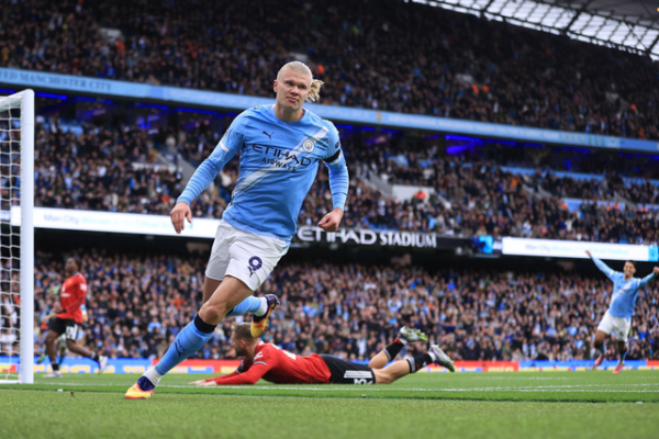 3-0！哈兰德2战7球，曼城大捷死敌，8500万新援哑火，曼联被吊打