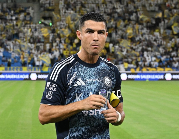 2-0, 40岁C罗获评6.4分: 奏凯过东谈主2次, 脚后跟妙传遭糟践+险破门