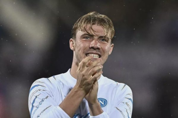 霍伊伦和拉什福德离开曼联后进展出色，获红魔球员集体点赞