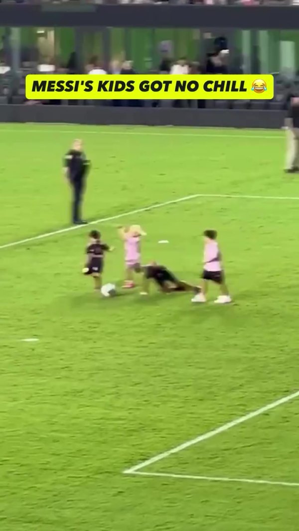 其实是后卫苗子？放铲+冲撞，梅西孩子踢球体魄抗拒热烈