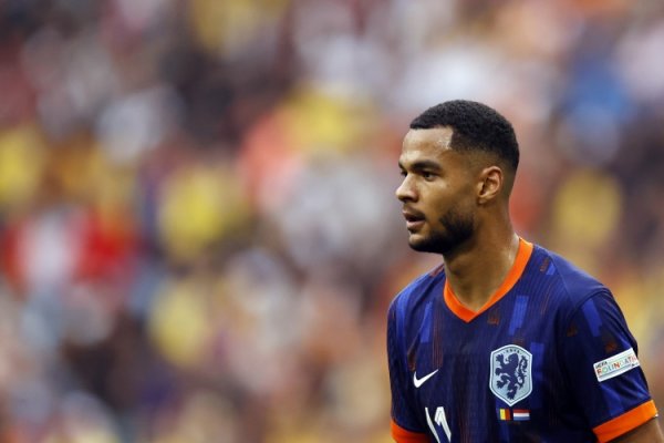 为荷兰打进17球，加克波国度队进球数追平古利特和奥维马斯