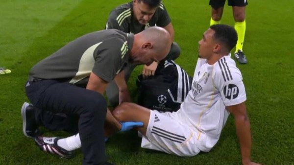 TA跟队：阿诺德左腿筋受伤，将在昔日几天内接收搜检