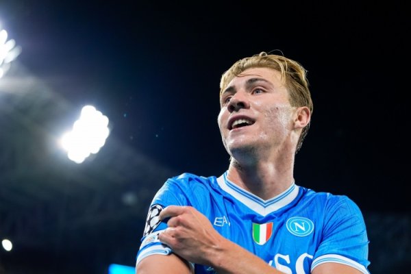 米体：那不勒斯4400万欧买断霍伊伦很值，解约金诞生8500万欧低了