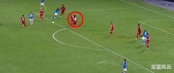 为什么阿诺德会被球迷质疑, 他在场上存在哪些弱势?