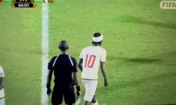 厄运！比苏马国度队复出仅15秒再次受伤