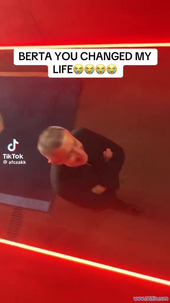 幕后好汉，转会的神！阿森纳球迷赛后朝贝尔塔呼吁，后者微微一笑