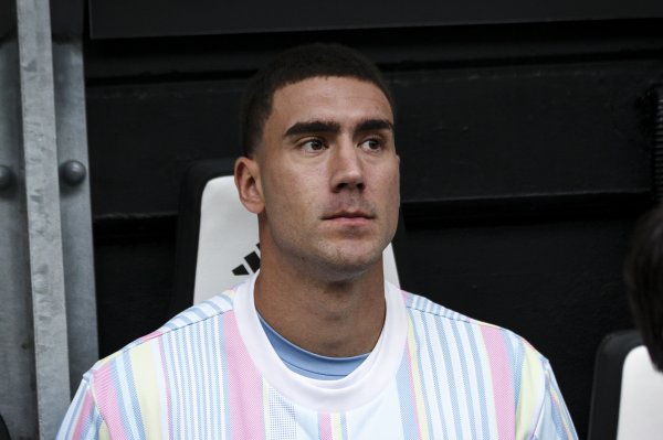 尤文总监：弗拉霍维奇不会受转会别传影响 俱乐部对图多尔很惬意