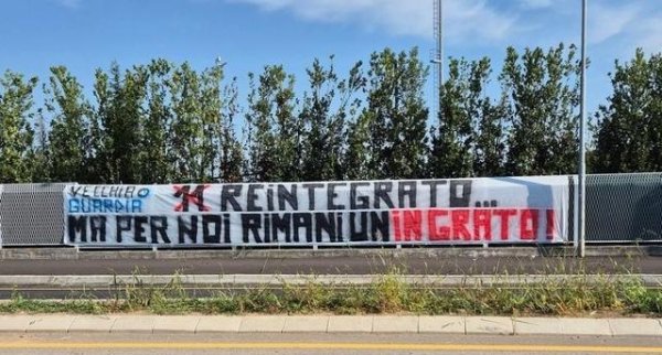 曾为加友邦米缺训！亚特兰大球迷挂横幅叱咤卢克曼，称其数典忘宗