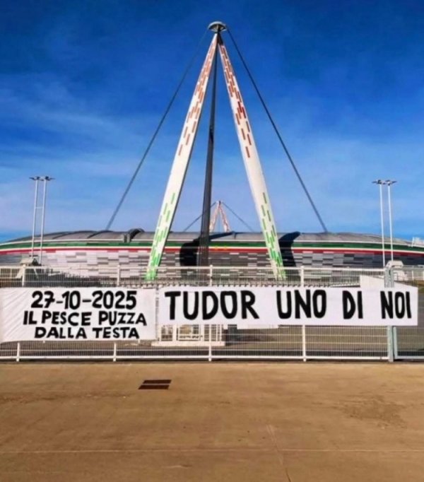 图多尔遭衔命！尤文部分球迷挂横幅抗议：图多尔是咱们中的一员