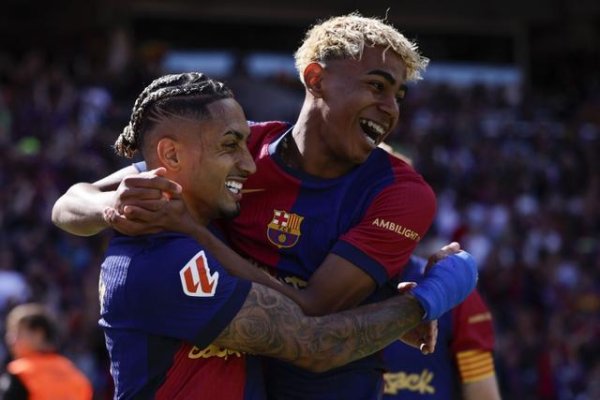 队报：亚马尔与金球奖所代表的风范相去甚远，拉菲尼亚比他更全面