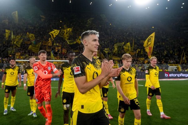 施洛特贝克：踢三中卫后咱们在联赛保捏不败；多特弘大跟拜仁