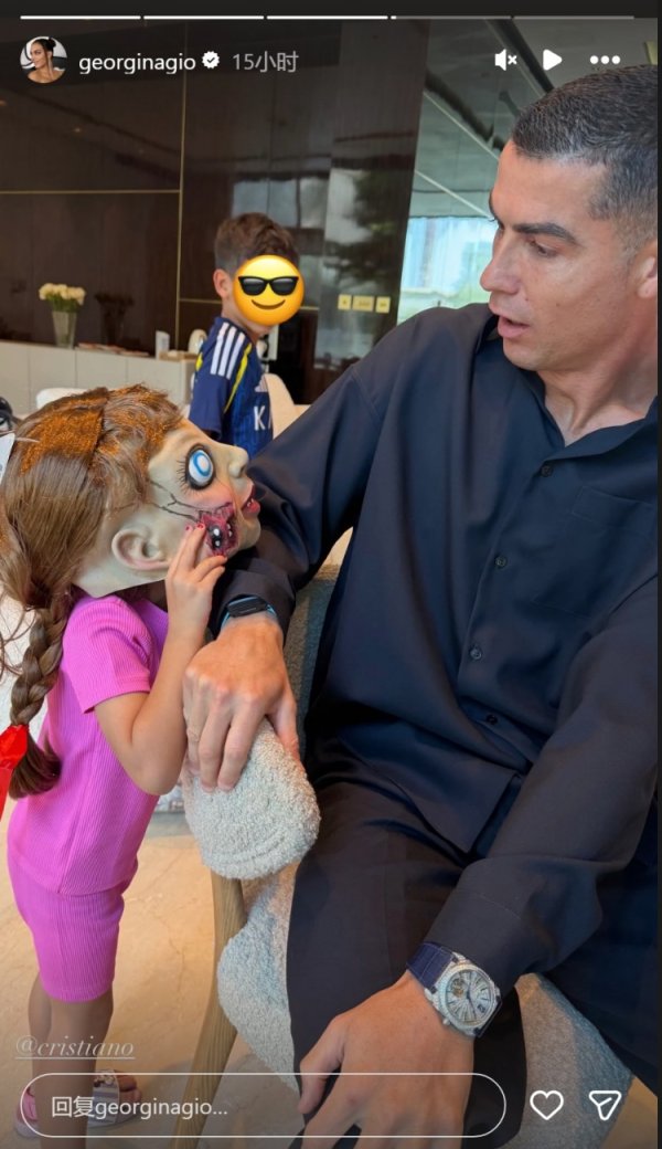 吓了一跳！C罗看到犬子万圣节装饰热枕骇怪