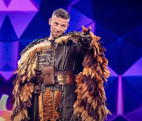 还有这才艺？热刺旧将阿尔德韦雷尔德进入蒙面歌手，不雅众高歌不测