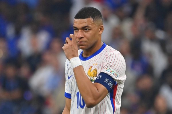 寥落梅西!姆巴佩成为本世纪收尾400球里程碑最年青球员