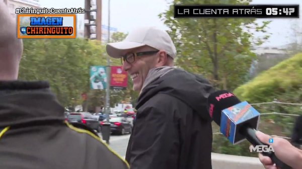 当真？都达内街头被追问是否很快出山，笑着修起：是啊，是啊