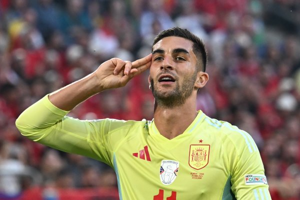 费兰·托雷斯打入23球，在西班牙队史弓手榜上比肩第九