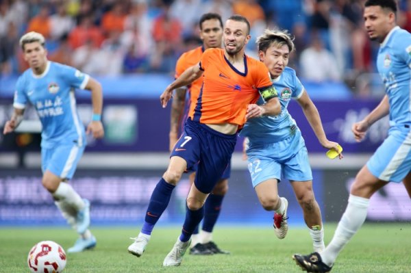 媒体东说念主：中超唯有转向跨年度制，材干简直融入宇宙足球体系