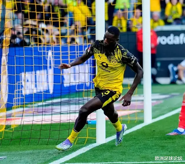 要价1亿欧! 弗里克要求巴萨引进多特29岁锋霸