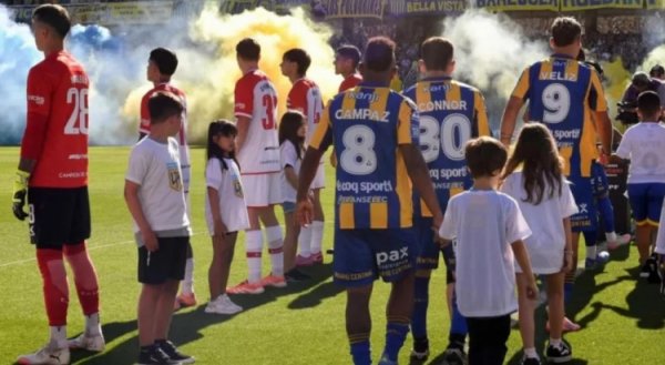 拒却排队被罚！拉普拉塔大学生主席被禁足半年 11名球员被停赛2场